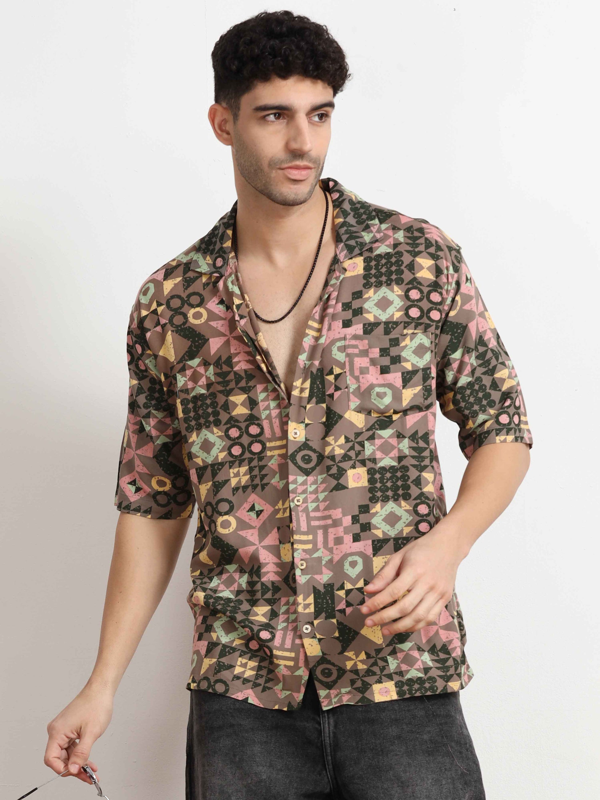 Oversized men's geometric print shirt for men